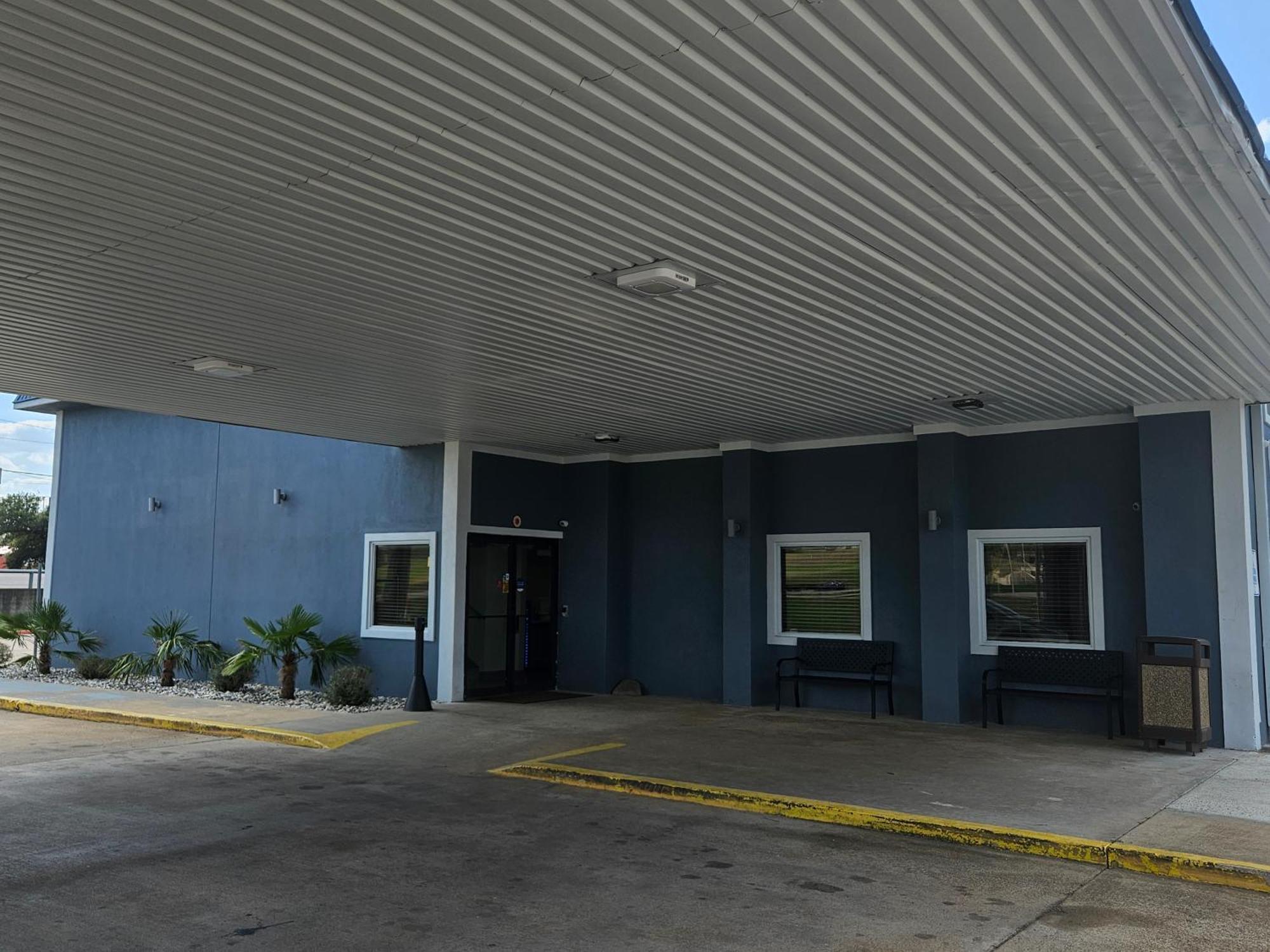 Super 8 By Wyndham Buffalo Exterior photo